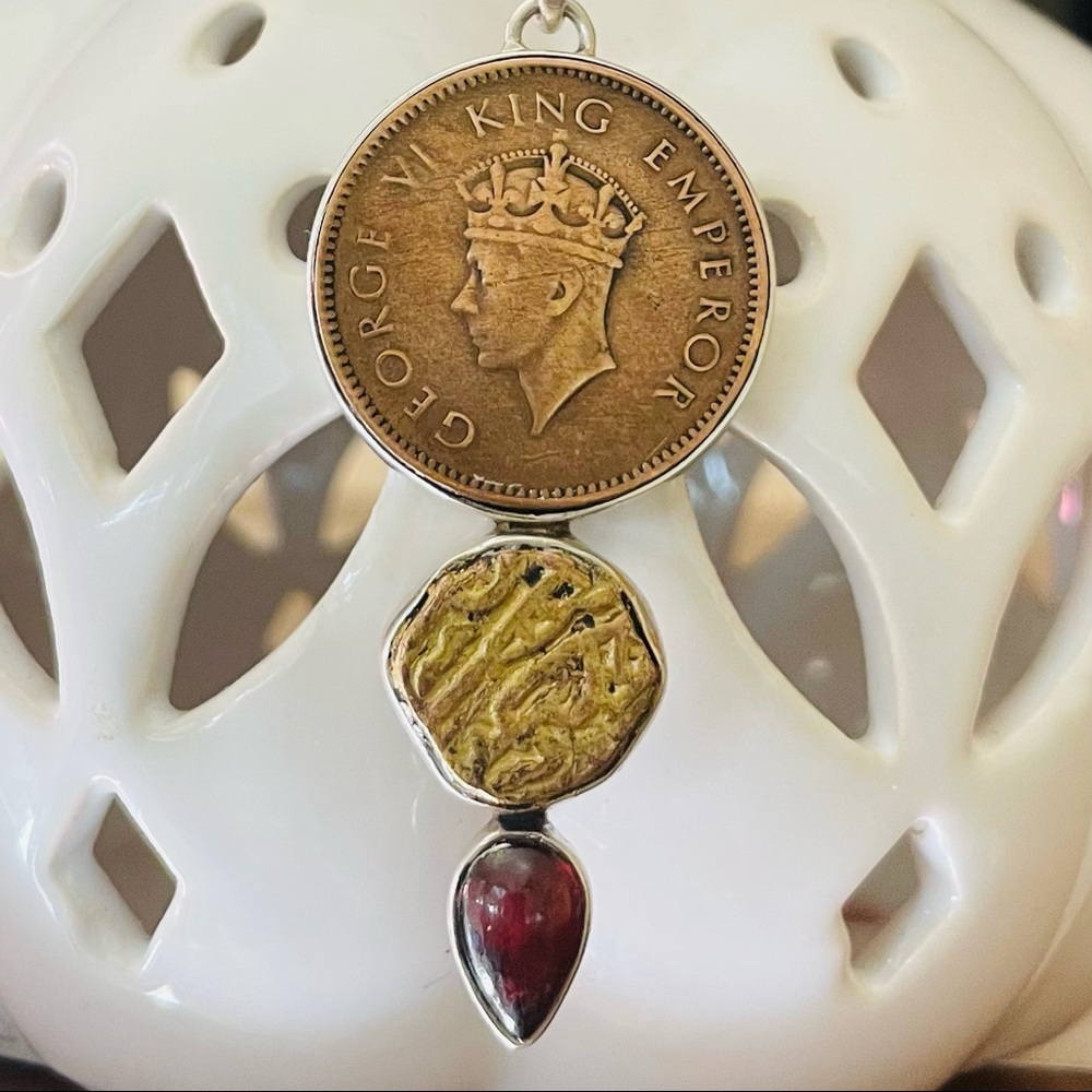 Vintage 1938 Anna India quarter w garnet in 925 bezel